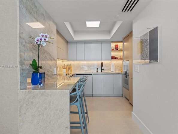 1331 Brickell Bay Dr 1406, Miami FL 33131
