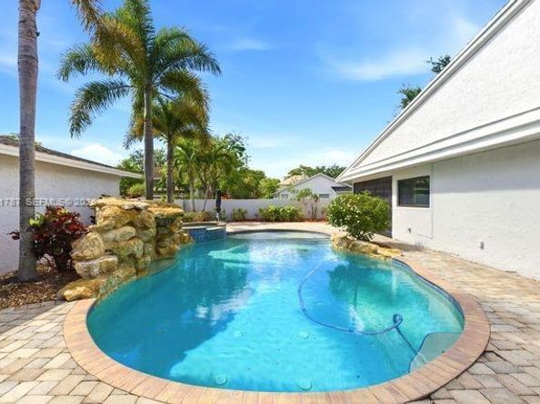 400 NW 78th Ave, Plantation FL 33324