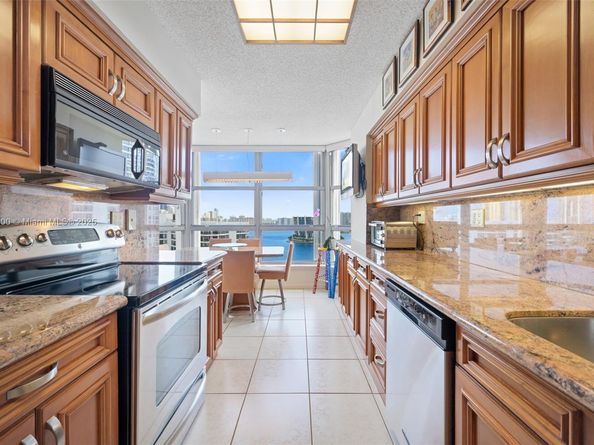 3500 Mystic Pointe Drive 2108, Aventura FL 33180