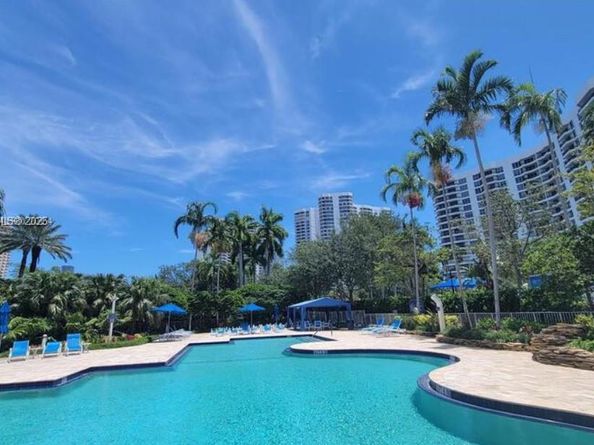 3500 Mystic Pointe Drive 2108, Aventura FL 33180