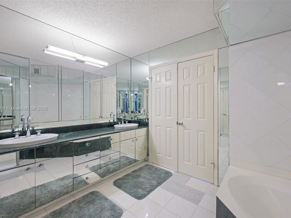 3500 Mystic Pointe Drive 2108, Aventura FL 33180