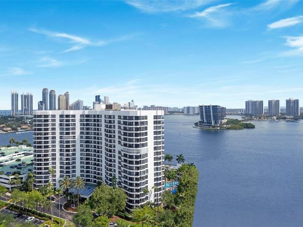 3500 Mystic Pointe Drive 2108, Aventura FL 33180