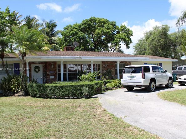 8200 SW 164th St, Palmetto Bay FL 33157