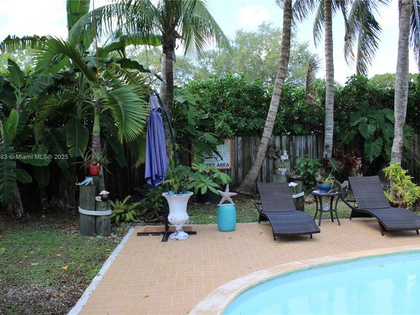 8200 SW 164th St, Palmetto Bay FL 33157