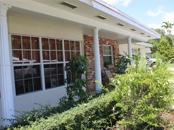 8200 SW 164th St, Palmetto Bay FL 33157