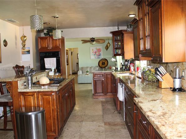 8200 SW 164th St, Palmetto Bay FL 33157