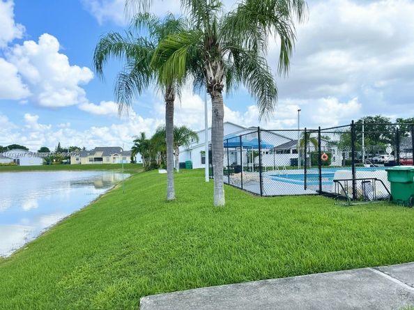 6590 SW 152nd Pl 2590, Miami FL 33193