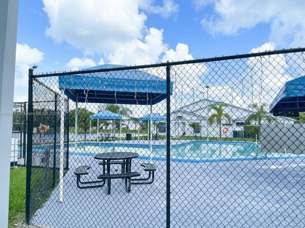 6590 SW 152nd Pl 2590, Miami FL 33193