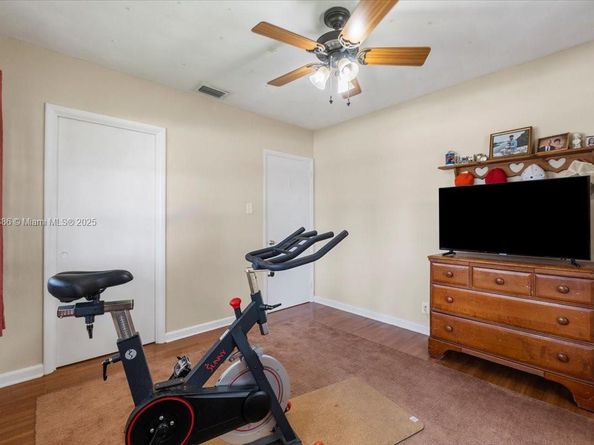 404 NE 11th Ave, Pompano Beach FL 33060