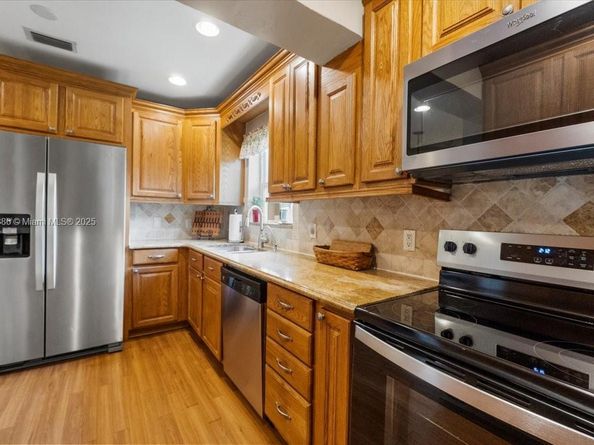 404 NE 11th Ave, Pompano Beach FL 33060