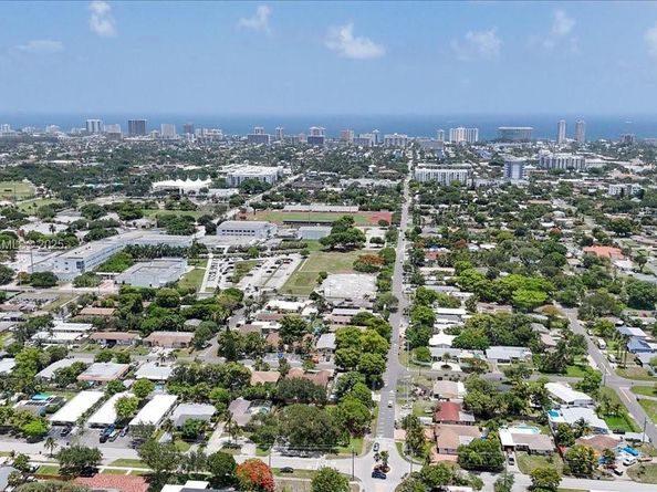 404 NE 11th Ave, Pompano Beach FL 33060