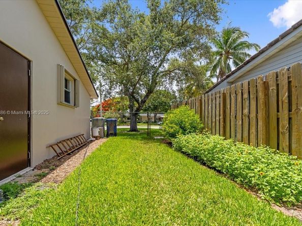404 NE 11th Ave, Pompano Beach FL 33060