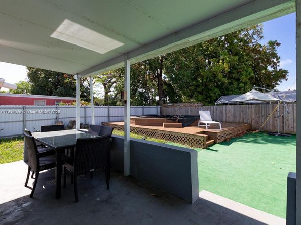 860 NW 118th St, Miami FL 33168