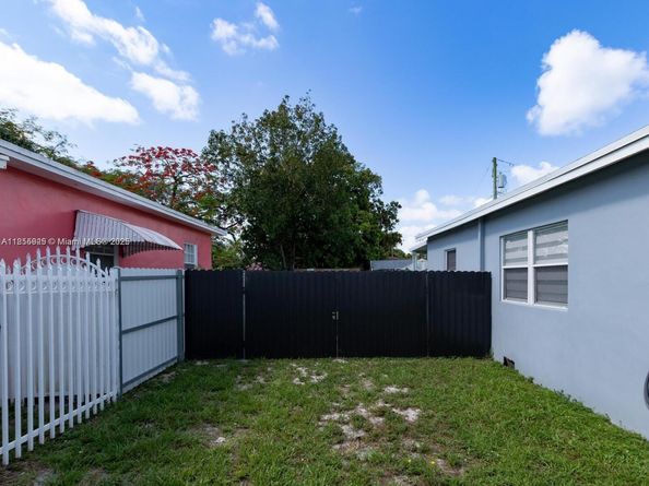860 NW 118th St, Miami FL 33168