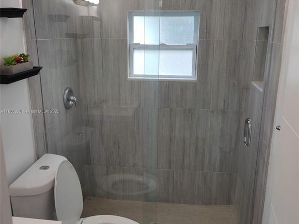 860 NW 118th St, Miami FL 33168