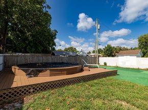 860 NW 118th St, Miami FL 33168