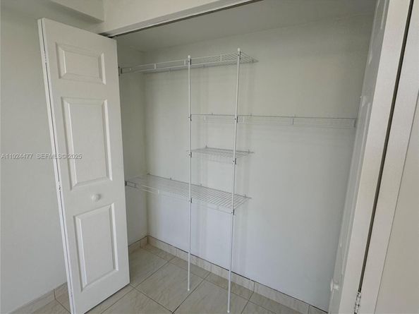 3530 Mystic Pointe Dr 1213, Aventura FL 33180