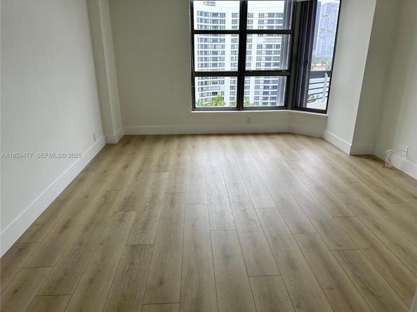 3530 Mystic Pointe Dr 1213, Aventura FL 33180