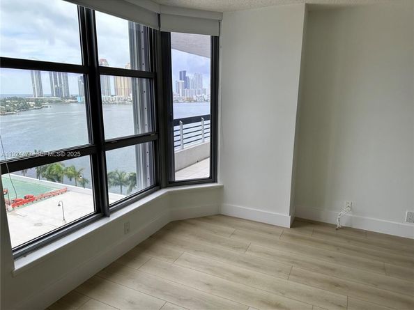 3530 Mystic Pointe Dr 1213, Aventura FL 33180