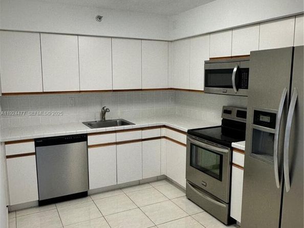 3530 Mystic Pointe Dr 1213, Aventura FL 33180