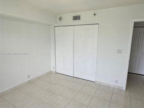 3530 Mystic Pointe Dr 1213, Aventura FL 33180