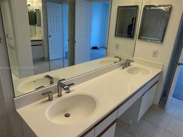 3530 Mystic Pointe Dr 1213, Aventura FL 33180