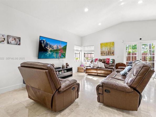 15621 SW 45th Ter, Miami FL 33185