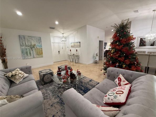 15621 SW 45th Ter, Miami FL 33185