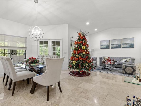 15621 SW 45th Ter, Miami FL 33185