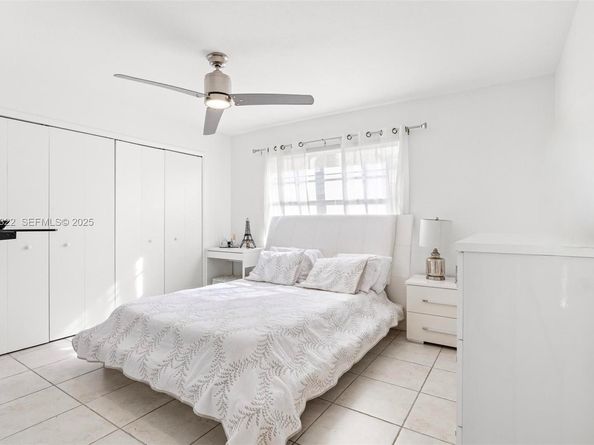 15621 SW 45th Ter, Miami FL 33185