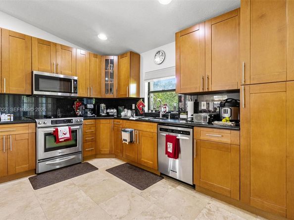 15621 SW 45th Ter, Miami FL 33185