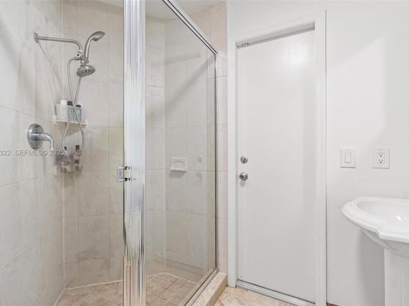 15621 SW 45th Ter, Miami FL 33185