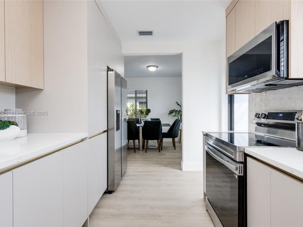 16049 NE 9th PL, North Miami Beach FL 33162