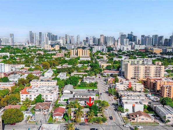 1267 NW 3rd St, Miami FL 33125