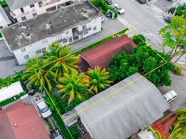 1267 NW 3rd St, Miami FL 33125