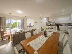 10126 NW 76th Ter, Doral FL 33178