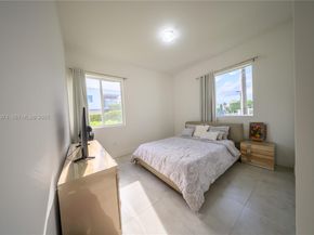 10126 NW 76th Ter, Doral FL 33178