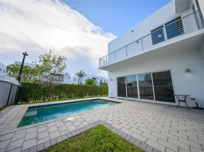 10126 NW 76th Ter, Doral FL 33178