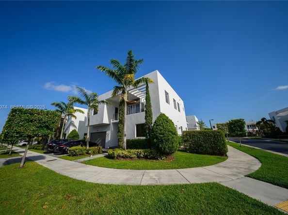 10126 NW 76th Ter, Doral FL 33178