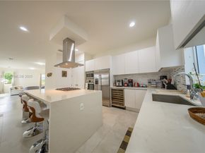 10126 NW 76th Ter, Doral FL 33178