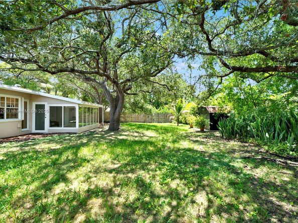 16022 SW 98th Ave, Miami FL 33157