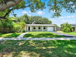 16022 SW 98th Ave, Miami FL 33157