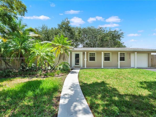 16022 SW 98th Ave, Miami FL 33157