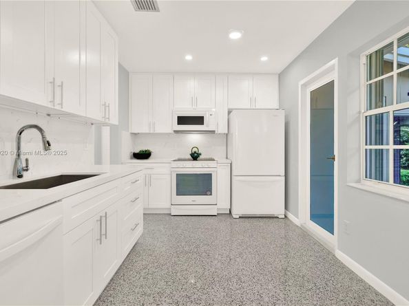 16022 SW 98th Ave, Miami FL 33157