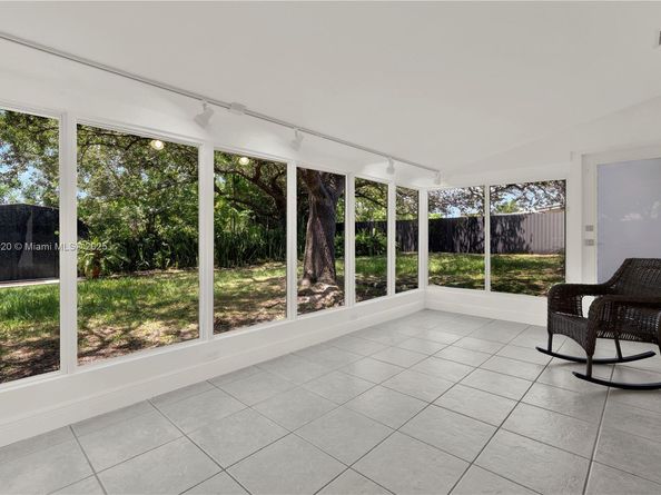 16022 SW 98th Ave, Miami FL 33157
