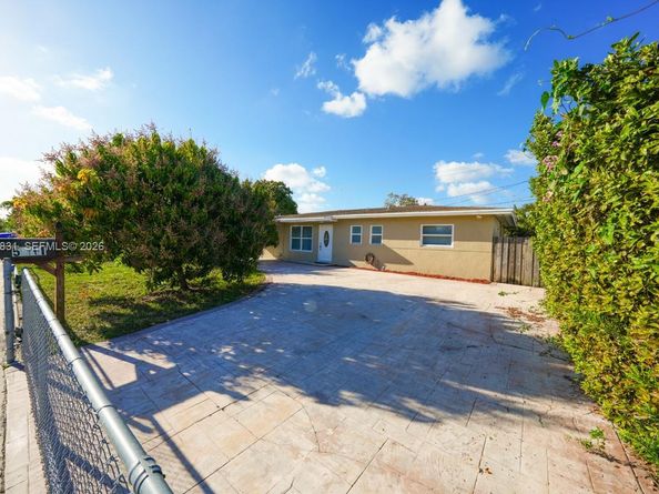 5511 NW 180th Ter, Miami Gardens FL 33055