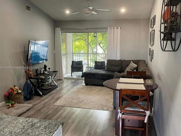 430 SE 7th St 304E, Dania Beach FL 33004