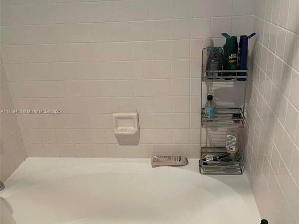 430 SE 7th St 304E, Dania Beach FL 33004