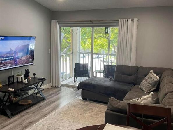 430 SE 7th St 304E, Dania Beach FL 33004