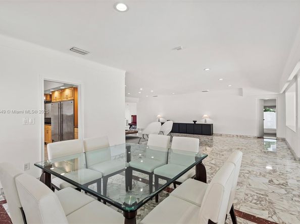 1690 Daytonia Rd, Miami Beach FL 33141